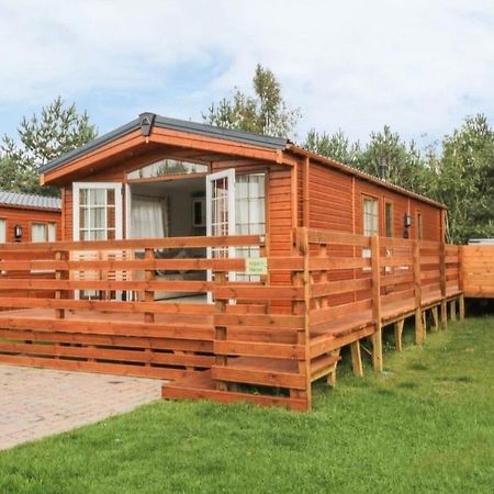 Angie'S Haven, Superb 2 Bedroom Lodge With Hot Tub - Sleeps 6 - Felmoor Park Morpeth Dış mekan fotoğraf