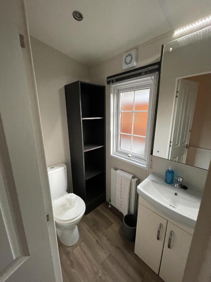 Angie'S Haven, Superb 2 Bedroom Lodge With Hot Tub - Sleeps 6 - Felmoor Park Morpeth Dış mekan fotoğraf