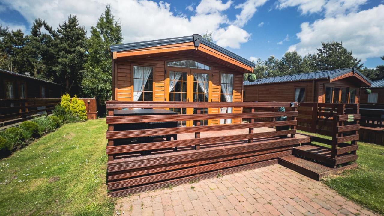 Angie'S Haven, Superb 2 Bedroom Lodge With Hot Tub - Sleeps 6 - Felmoor Park Morpeth Dış mekan fotoğraf