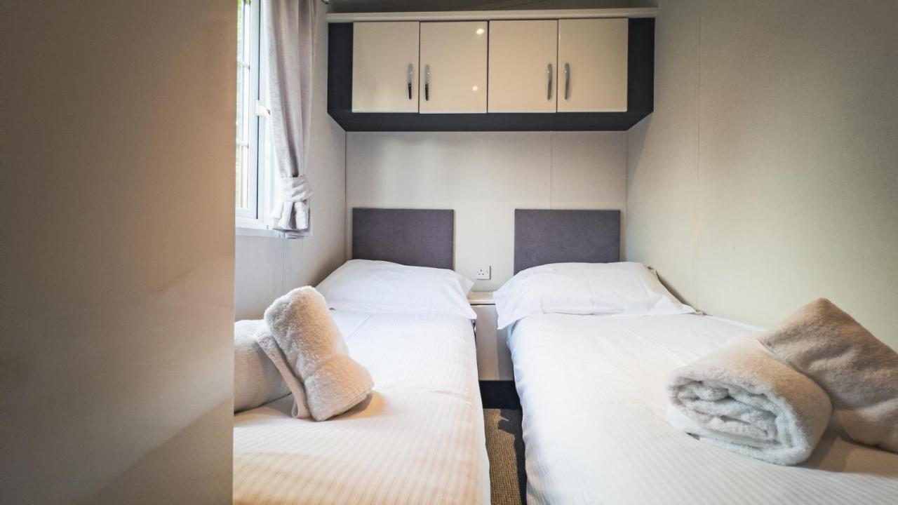 Angie'S Haven, Superb 2 Bedroom Lodge With Hot Tub - Sleeps 6 - Felmoor Park Morpeth Dış mekan fotoğraf