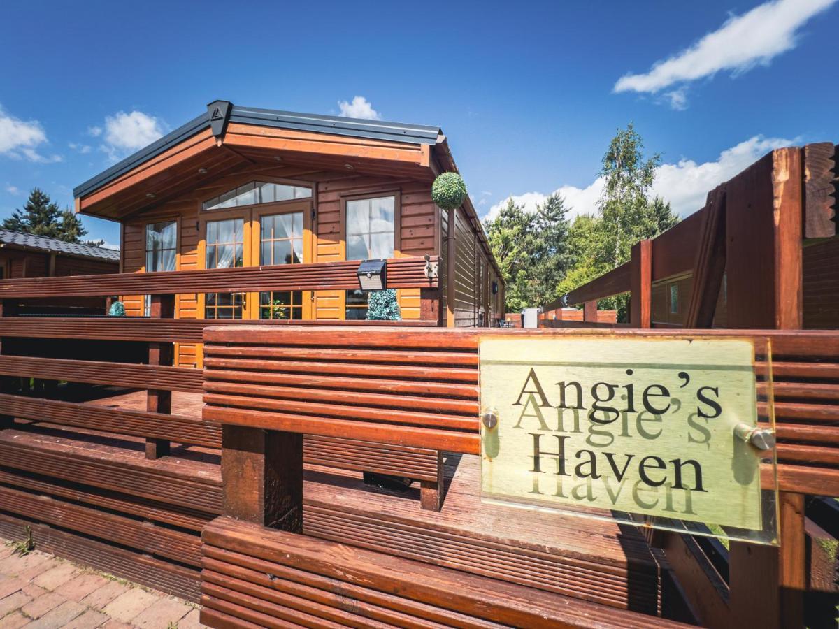 Angie'S Haven, Superb 2 Bedroom Lodge With Hot Tub - Sleeps 6 - Felmoor Park Morpeth Dış mekan fotoğraf