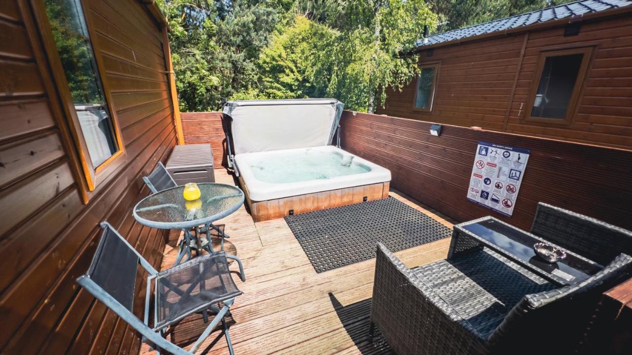 Angie'S Haven, Superb 2 Bedroom Lodge With Hot Tub - Sleeps 6 - Felmoor Park Morpeth Dış mekan fotoğraf